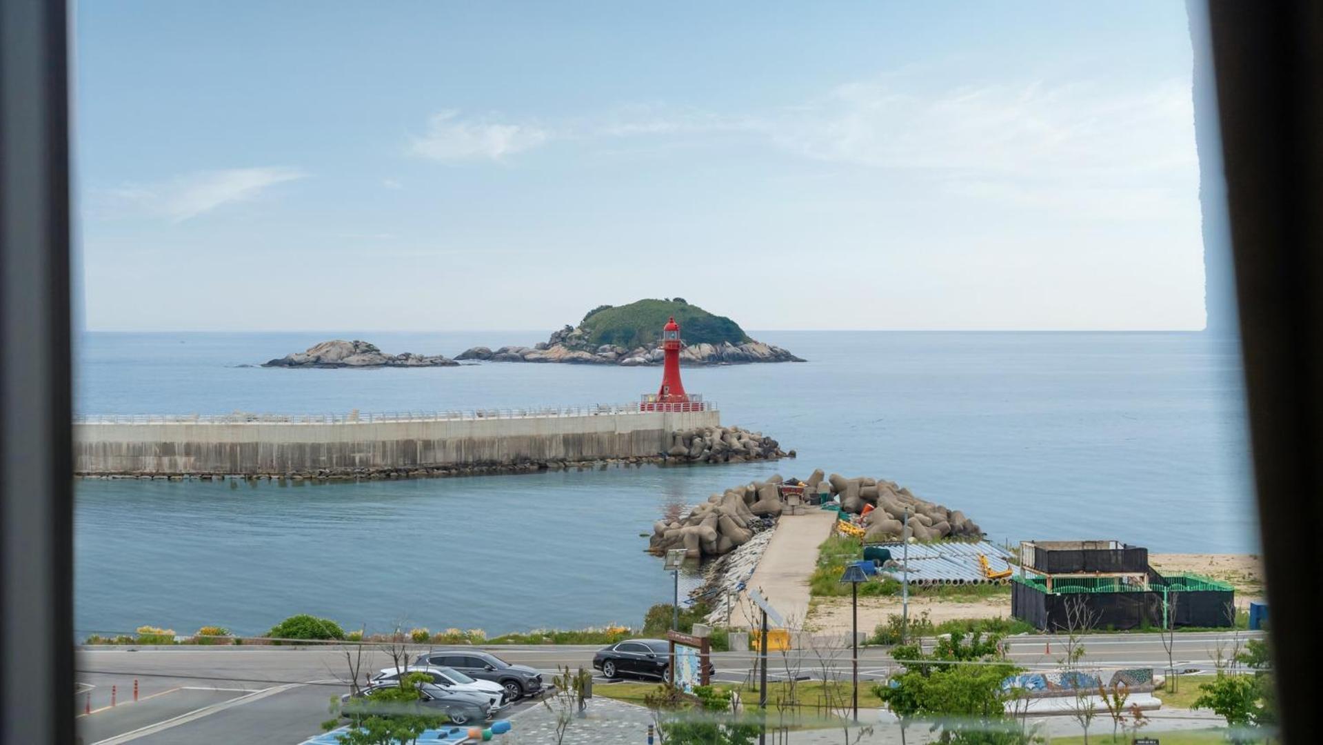 Goseong Gyeoulbada Ocean View Pension Стая снимка